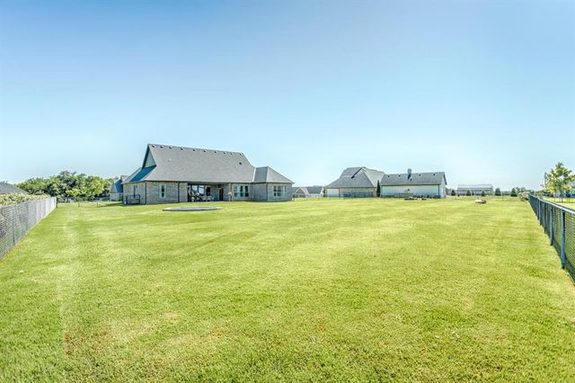 10028 Lacewood Drive, Edmond, OK 73025