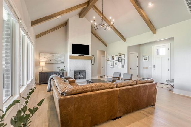 10028 Lacewood Drive, Edmond, OK 73025