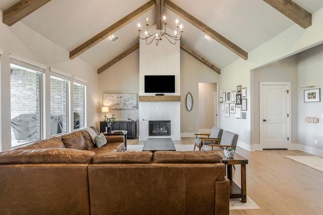 10028 Lacewood Drive, Edmond, OK 73025