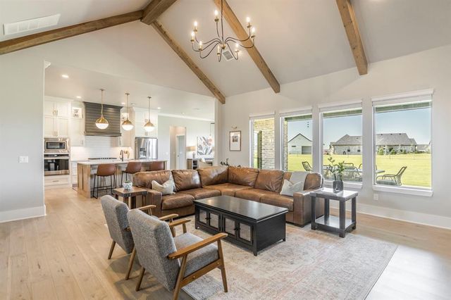 10028 Lacewood Drive, Edmond, OK 73025