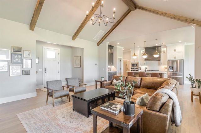 10028 Lacewood Drive, Edmond, OK 73025