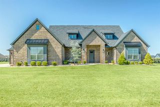 10028 Lacewood Drive, Edmond, OK 73025