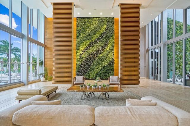 16385 Biscayne Boulevard 1418, North Miami Beach, FL 33160