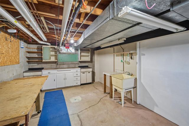 209 36th Street, West Des Moines, IA 50265