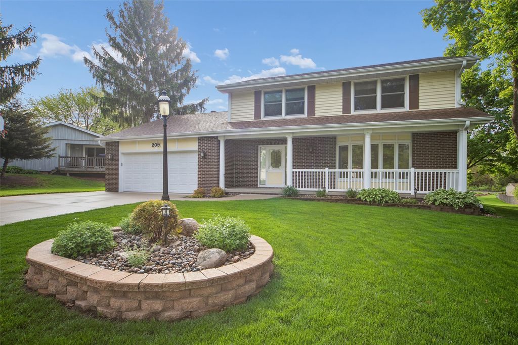 209 36th Street, West Des Moines, IA 50265