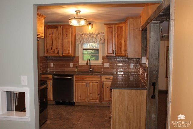 1137 Meadowbrook Lane, Manhattan, KS 66503