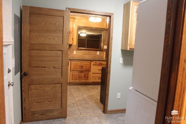 1137 Meadowbrook Lane, Manhattan, KS 66503