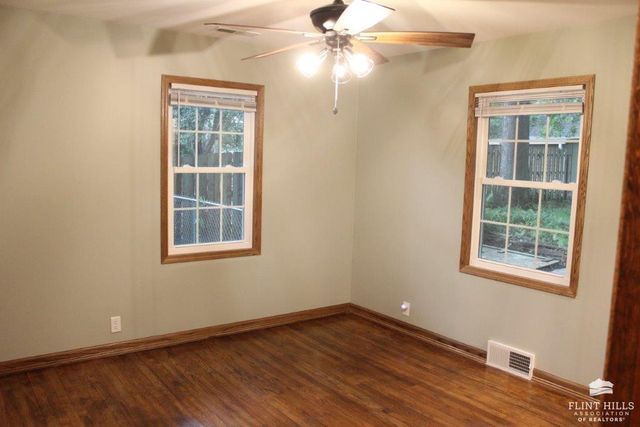 1137 Meadowbrook Lane, Manhattan, KS 66503
