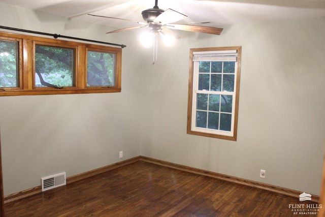 1137 Meadowbrook Lane, Manhattan, KS 66503