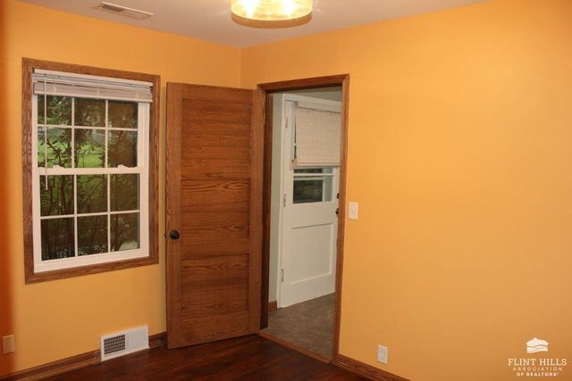 1137 Meadowbrook Lane, Manhattan, KS 66503