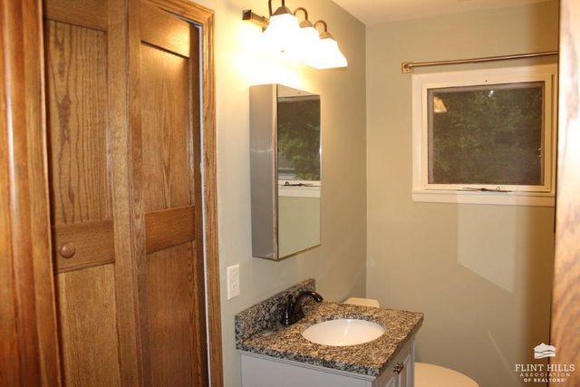 1137 Meadowbrook Lane, Manhattan, KS 66503