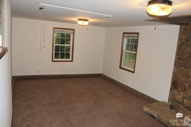 1137 Meadowbrook Lane, Manhattan, KS 66503