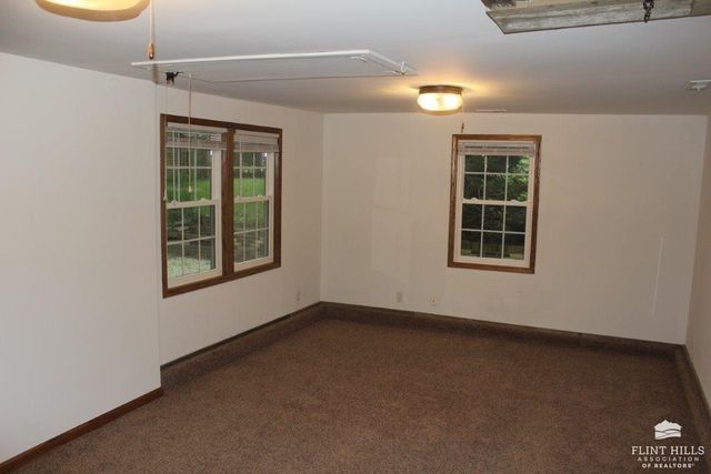 1137 Meadowbrook Lane, Manhattan, KS 66503