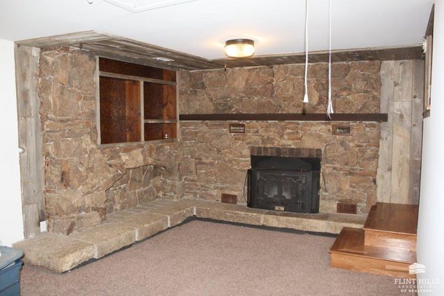1137 Meadowbrook Lane, Manhattan, KS 66503
