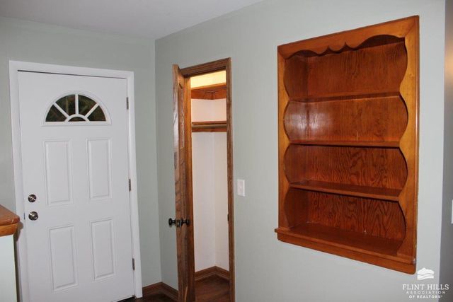 1137 Meadowbrook Lane, Manhattan, KS 66503