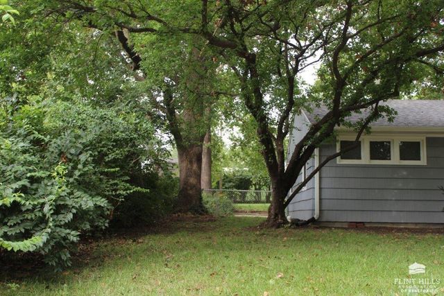 1137 Meadowbrook Lane, Manhattan, KS 66503
