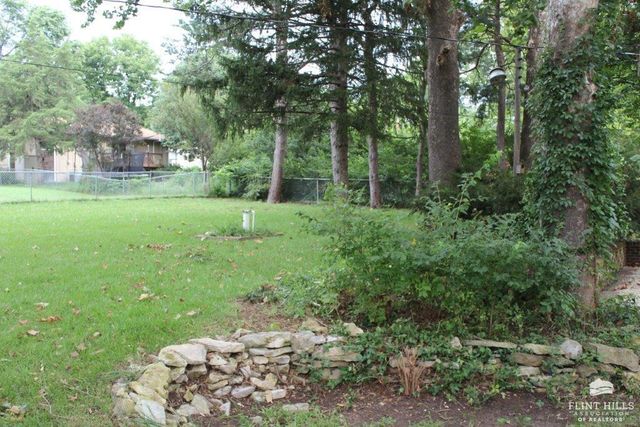 1137 Meadowbrook Lane, Manhattan, KS 66503