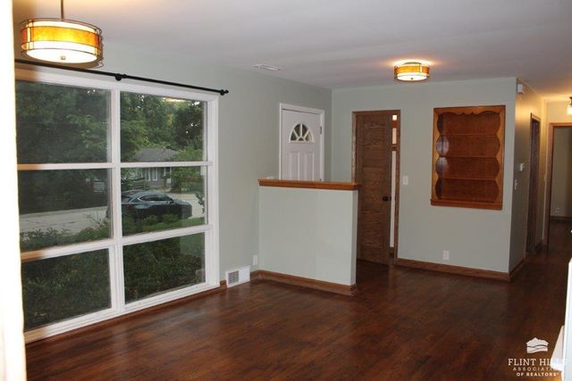 1137 Meadowbrook Lane, Manhattan, KS 66503
