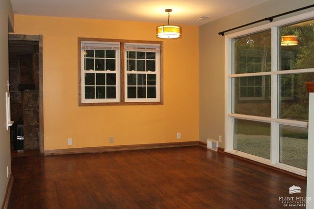 1137 Meadowbrook Lane, Manhattan, KS 66503