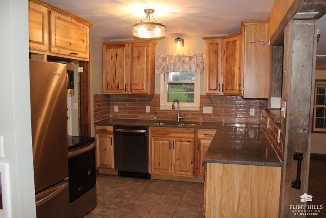 1137 Meadowbrook Lane, Manhattan, KS 66503