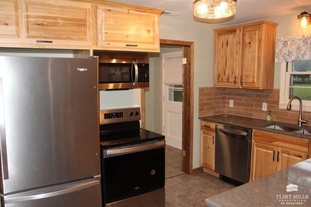 1137 Meadowbrook Lane, Manhattan, KS 66503