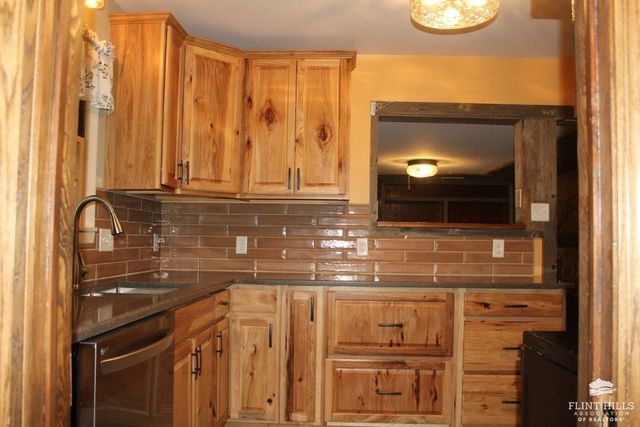 1137 Meadowbrook Lane, Manhattan, KS 66503