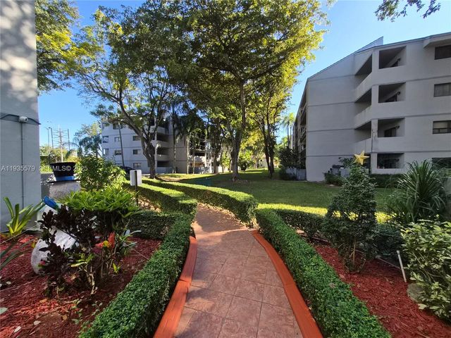 8811 SW 132nd Pl 203CW, Miami, FL 33186