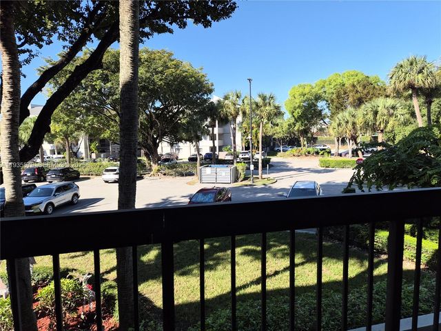 8811 SW 132nd Pl 203CW, Miami, FL 33186