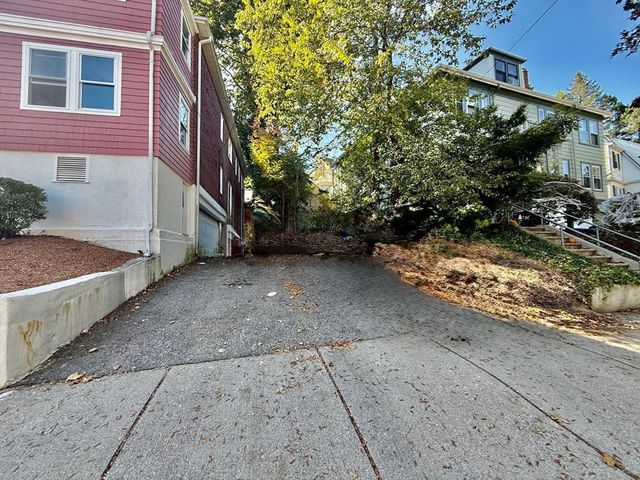 62 Algonquin Rd. 2, Newton, MA 02467