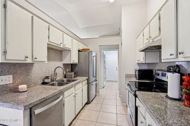 10096 N 63RD Avenue, Glendale, AZ 85302