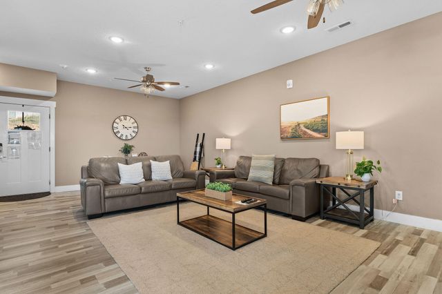 128 Chateau Mountain Court, Branson, MO 65616