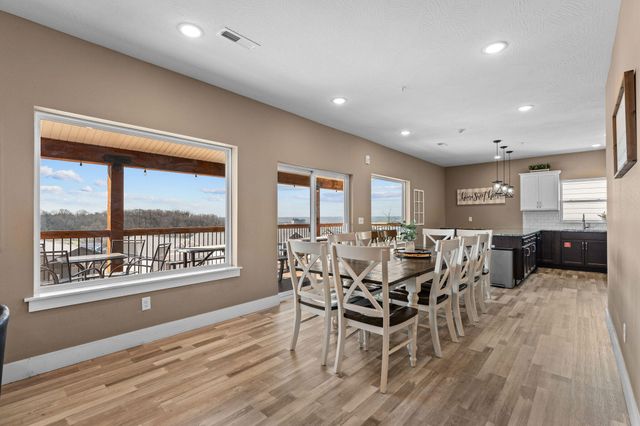 128 Chateau Mountain Court, Branson, MO 65616