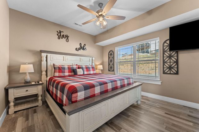 128 Chateau Mountain Court, Branson, MO 65616