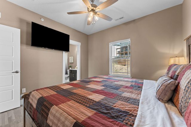 128 Chateau Mountain Court, Branson, MO 65616