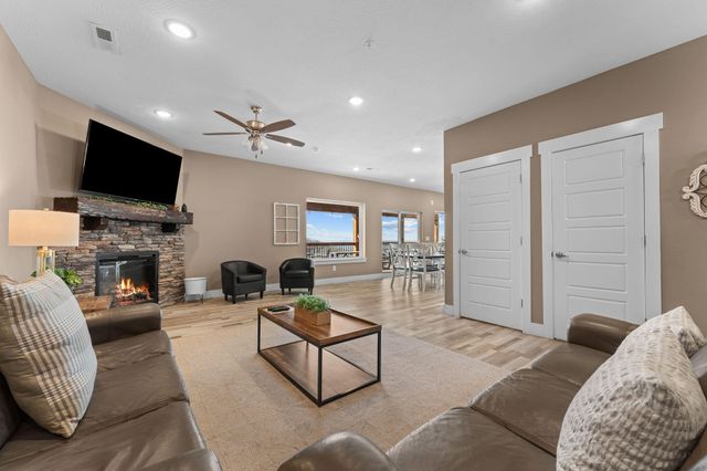 128 Chateau Mountain Court, Branson, MO 65616