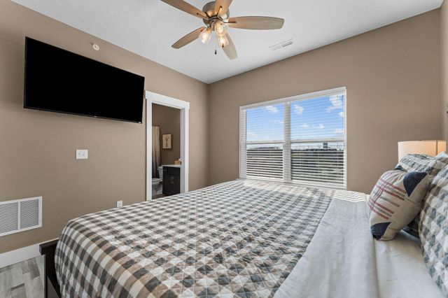 128 Chateau Mountain Court, Branson, MO 65616