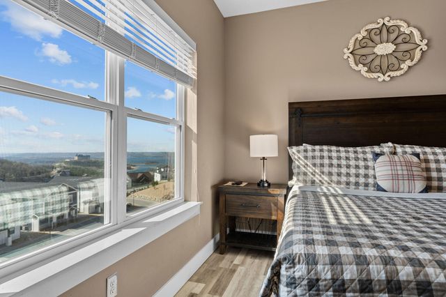 128 Chateau Mountain Court, Branson, MO 65616