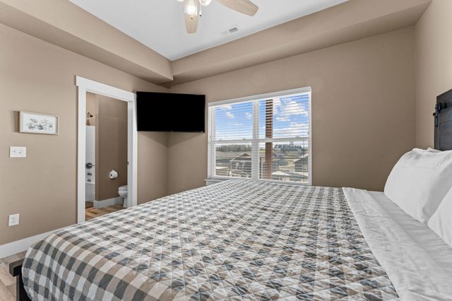 128 Chateau Mountain Court, Branson, MO 65616