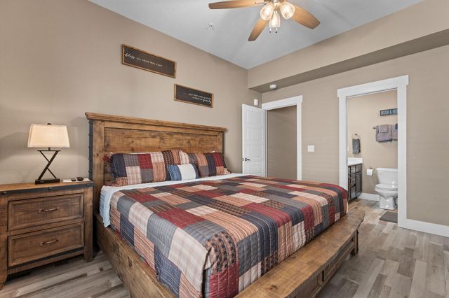 128 Chateau Mountain Court, Branson, MO 65616