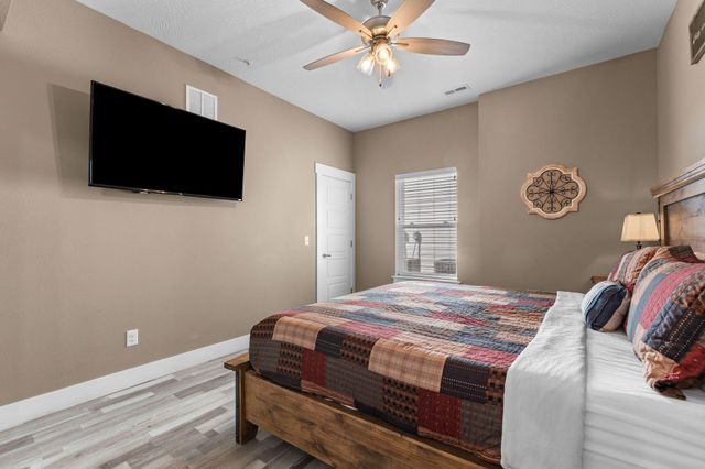 128 Chateau Mountain Court, Branson, MO 65616