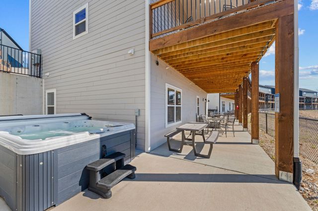 128 Chateau Mountain Court, Branson, MO 65616