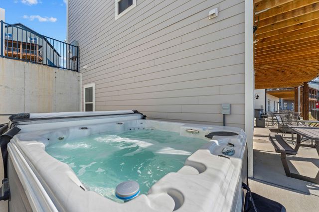 128 Chateau Mountain Court, Branson, MO 65616