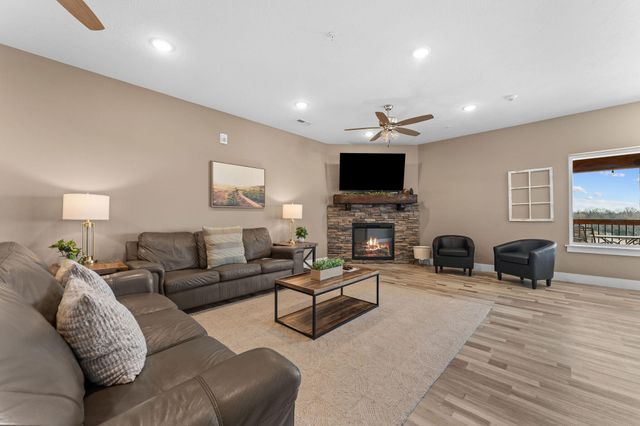 128 Chateau Mountain Court, Branson, MO 65616