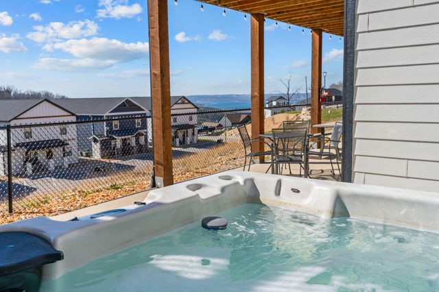 128 Chateau Mountain Court, Branson, MO 65616