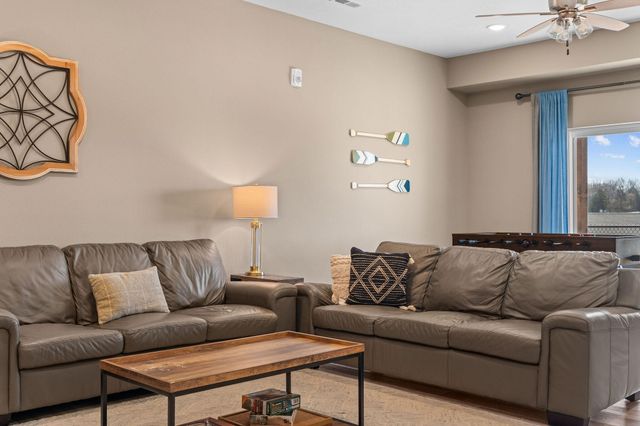 128 Chateau Mountain Court, Branson, MO 65616