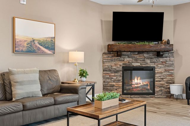 128 Chateau Mountain Court, Branson, MO 65616