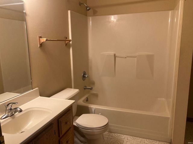 1043 N Forest View Drive, Ellettsville, IN 47429
