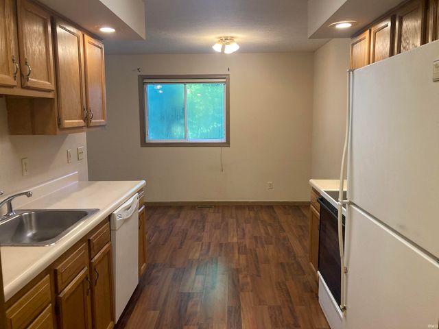 1043 N Forest View Drive, Ellettsville, IN 47429
