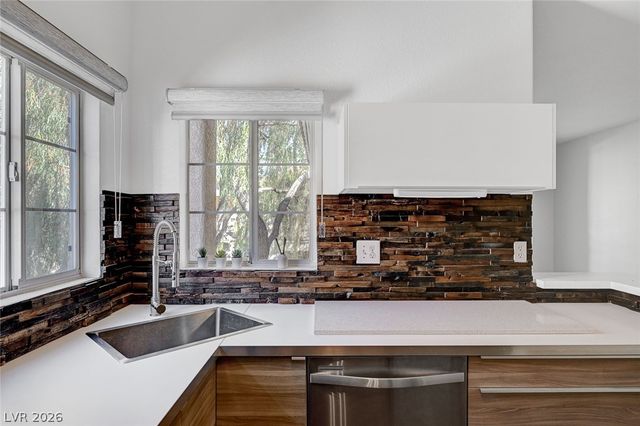 75 North Valle Verde Drive 1324, Henderson, NV 89074