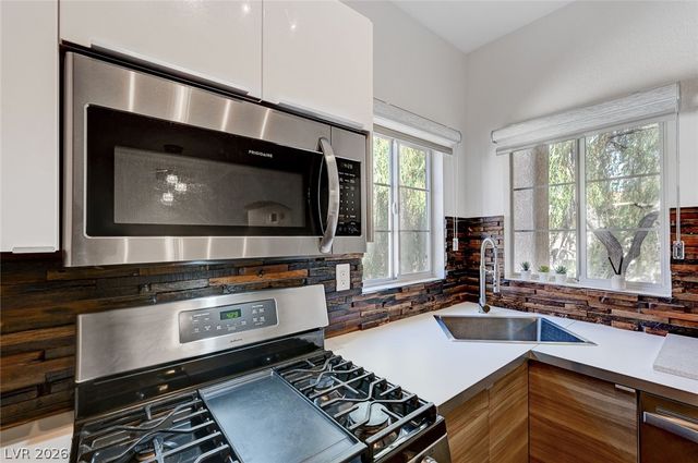 75 North Valle Verde Drive 1324, Henderson, NV 89074